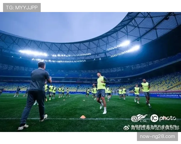 青岛西海岸大比分不敌成都蓉城 防守端失球过多暴露体系问题